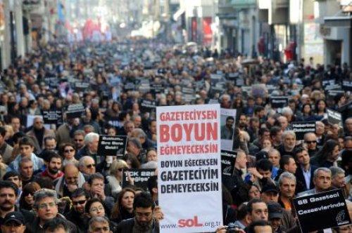 Gazeteciler özgürlük için bir kez daha meydanda - Resim 4