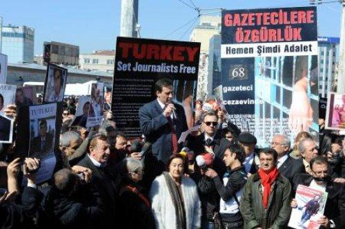 Gazeteciler özgürlük için bir kez daha meydanda - Resim 11