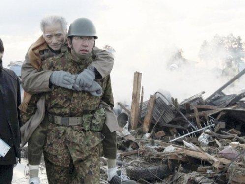 Japonya'daki felaketin kareleri - Resim 11