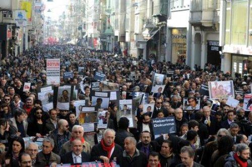 Gazeteciler özgürlük için bir kez daha meydanda - Resim 17