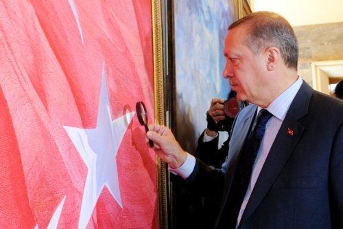 18 bin şehidin ismi bu bayrakta - Resim 8