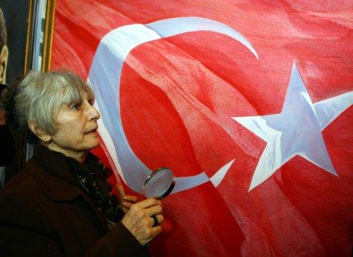 18 bin şehidin ismi bu bayrakta - Resim 4