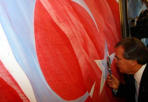 18 bin şehidin ismi bu bayrakta - Resim 5