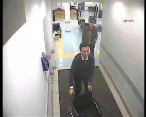 İbrahim Tatlıses'in hastaneye getiriliş görüntüleri - Resim 2