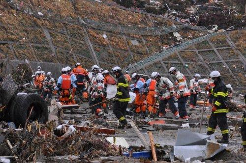 Japonya depreminden arda kalanlar - Resim 24