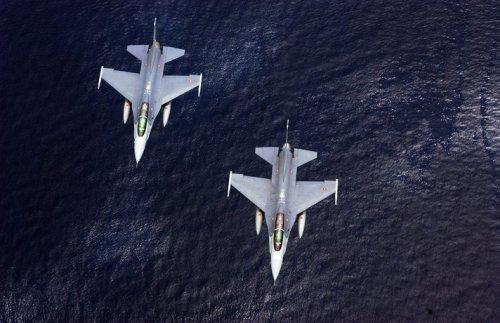Savaş uçakları Libya semalarında  - Resim 12