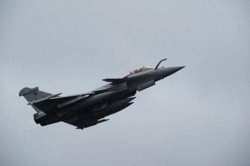 Savaş uçakları Libya semalarında  - Resim 23
