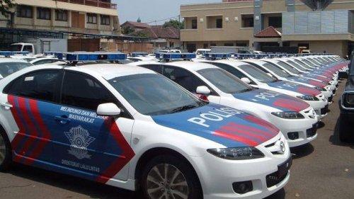 Dünya'dan polis araçları - Resim 39