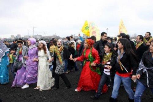 Kazlıçeşme'de Nevruz kutlamaları - Resim 2