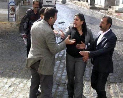 BDP'li kadın vekil, başkomiseri tokatladı  - Resim 15