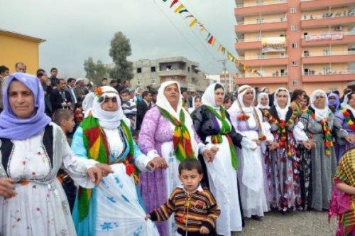 BDP'li kadın vekil, başkomiseri tokatladı  - Resim 8