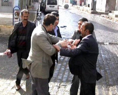 BDP'li kadın vekil, başkomiseri tokatladı  - Resim 7