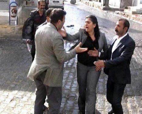 BDP'li kadın vekil, başkomiseri tokatladı  - Resim 17