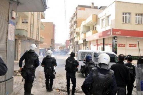 BDP'li kadın vekil, başkomiseri tokatladı  - Resim 1