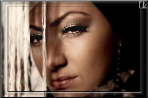 Türbanlı popçu Özlem Ay 