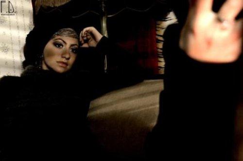 Türbanlı popçu Özlem Ay 