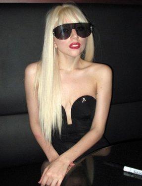 Kendini açlıktan öldürüyor