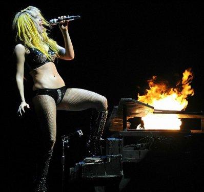 Kendini açlıktan öldürüyor