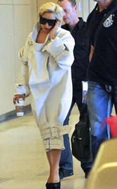 Kendini açlıktan öldürüyor