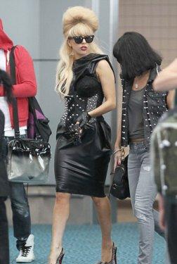 Kendini açlıktan öldürüyor