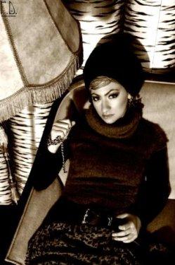 Türbanlı popçu Özlem Ay 