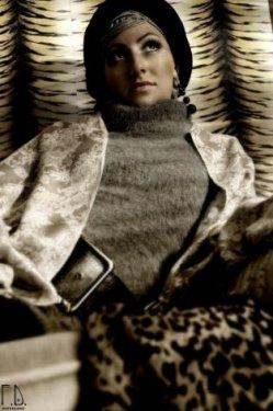 Türbanlı popçu Özlem Ay 