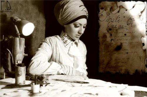 Türbanlı popçu Özlem Ay 