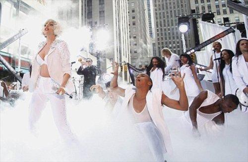 Kendini açlıktan öldürüyor