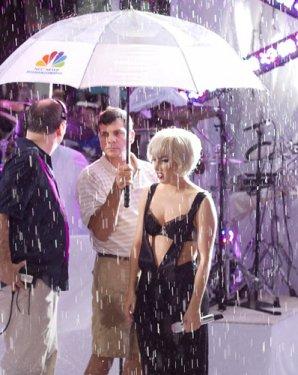 Kendini açlıktan öldürüyor