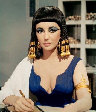 Elizabeth Taylor'un  79 yıla sığan hayatı 