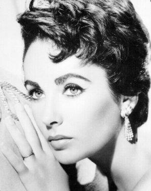 Elizabeth Taylor'un  79 yıla sığan hayatı 