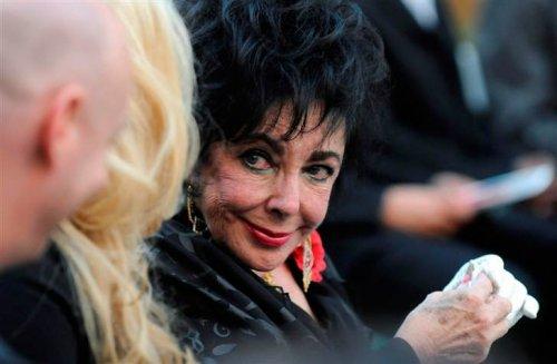 Elizabeth Taylor'un  79 yıla sığan hayatı 