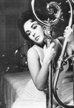 Elizabeth Taylor'un  79 yıla sığan hayatı 