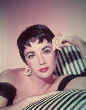 Elizabeth Taylor'un  79 yıla sığan hayatı 