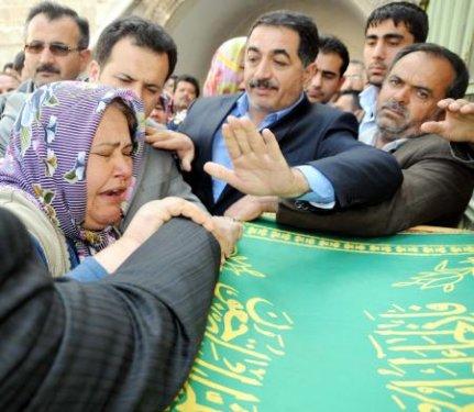 Küçük Fırat gözyaşlarıyla toprağa verildi - Resim 8