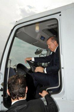 Başbakan Erdoğan çöp kamyonu kullandı - Resim 4