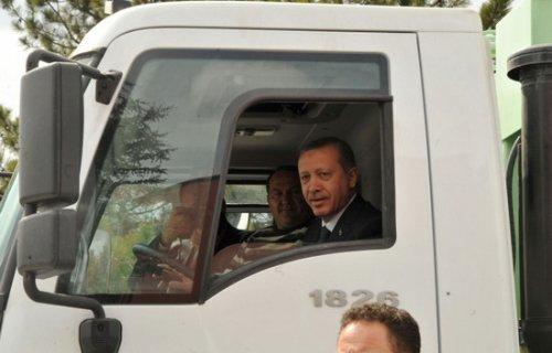 Başbakan Erdoğan çöp kamyonu kullandı - Resim 6