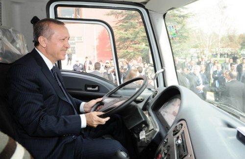 Başbakan Erdoğan çöp kamyonu kullandı - Resim 2
