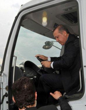 Başbakan Erdoğan çöp kamyonu kullandı - Resim 3
