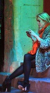 Lindsay Lohan kaldırımı öptü  - Resim 9