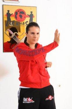 Evrim Solmaz Kung fu dersinde - Resim 4