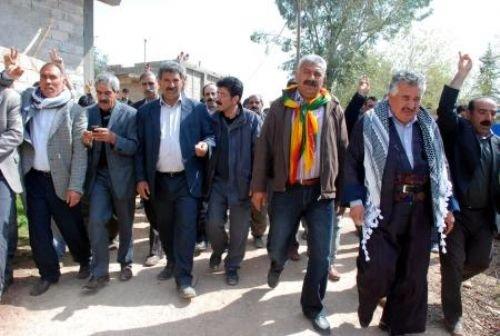Öcalan'ın evinde toprak kapma yarışı - Resim 6