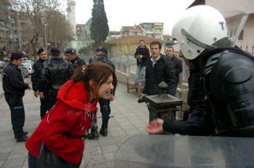 Üniversite öğrencilerine polis müdahalesi - Resim 19