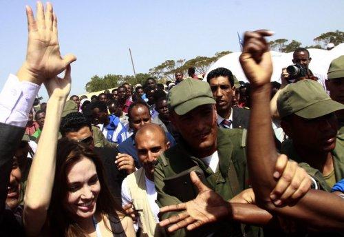 Angelina Jolie Libya'da - Resim 12
