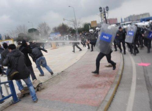 Üniversite öğrencilerine polis müdahalesi - Resim 1