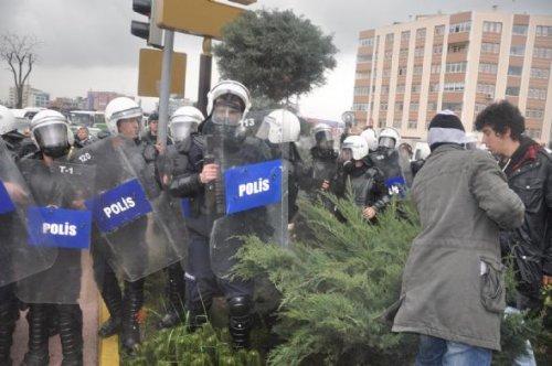 Üniversite öğrencilerine polis müdahalesi - Resim 4