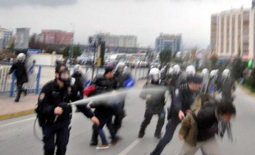 Üniversite öğrencilerine polis müdahalesi - Resim 3