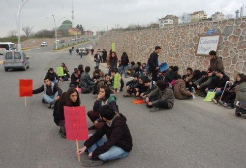 Üniversite öğrencilerine polis müdahalesi - Resim 14