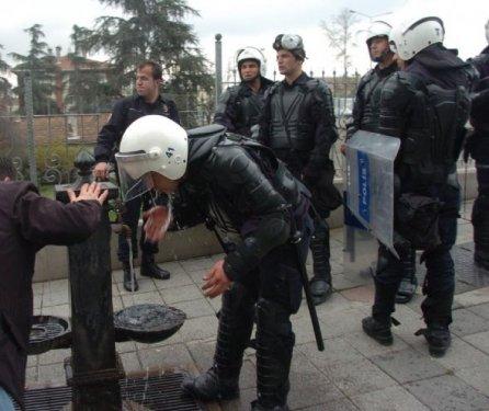 Üniversite öğrencilerine polis müdahalesi - Resim 20