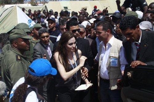 Angelina Jolie Libya'da - Resim 4